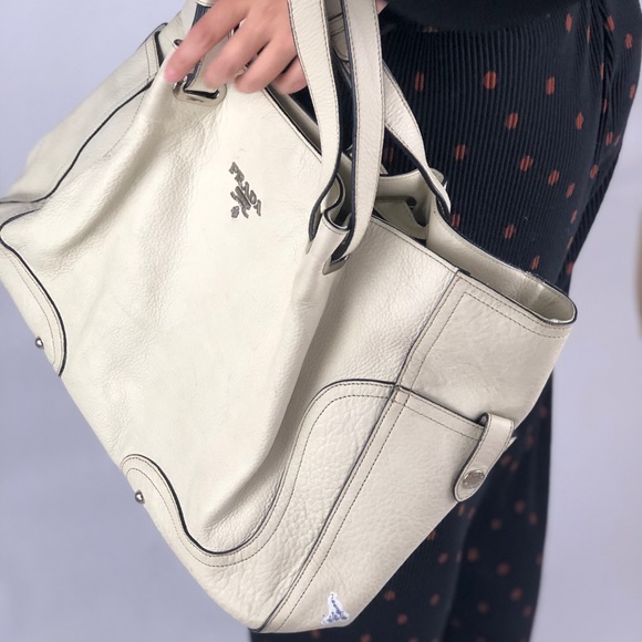 Prada bag - Picture 2 of 8